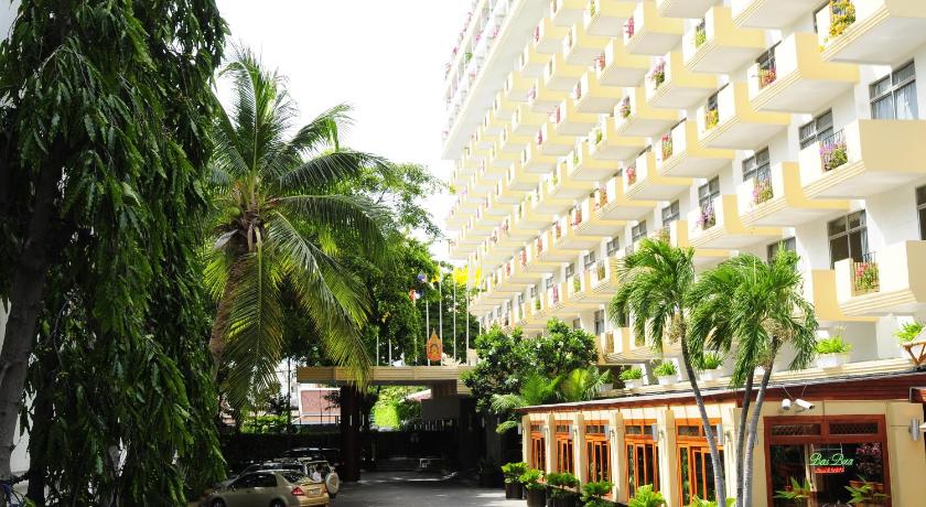 Golden Beach Hotel