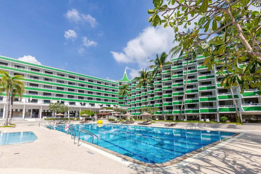 Le Meridien Phuket Beach Resort