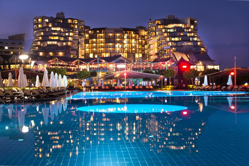 Limak Lara Deluxe Hotel